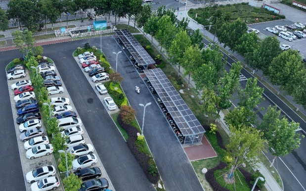 信陽市政府東西停車場車棚光伏發電成功并網